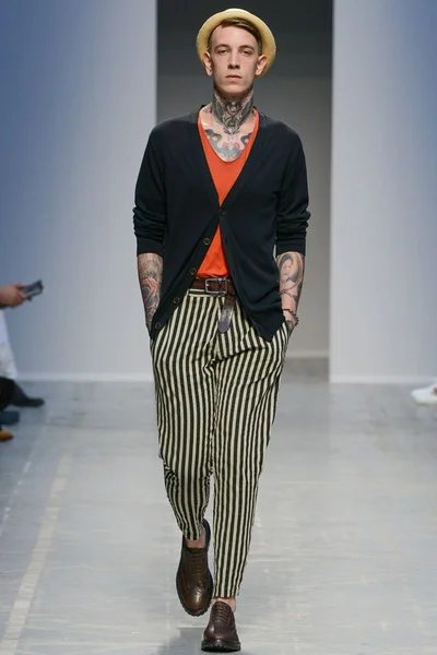 Look 12